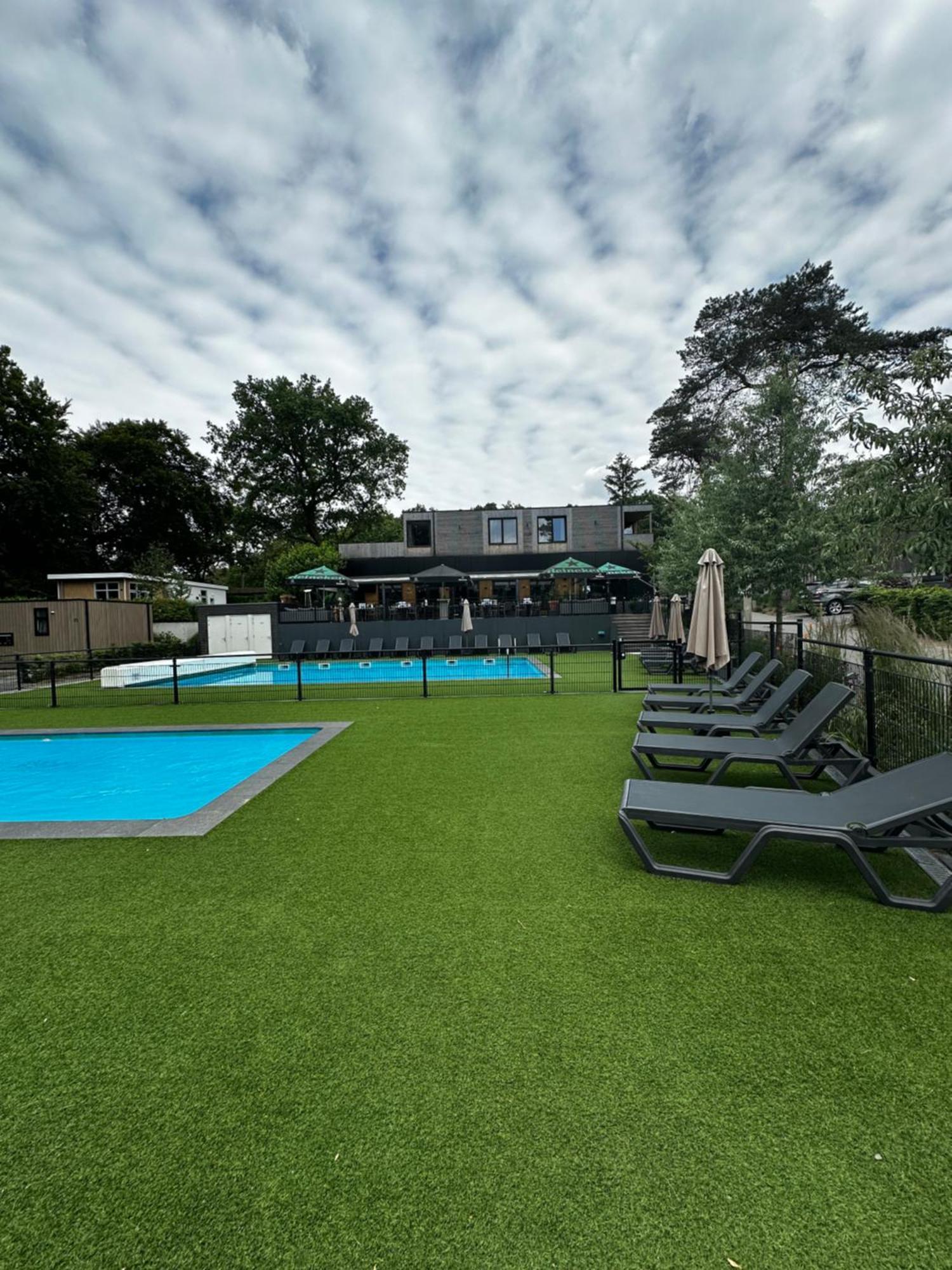 Dubbele Chalet Op Recreatiepark Topparken Op De Veluwe In Beekbergen Met Grote Vrije Tuin En Eigen Parkeerplaats Exterior foto