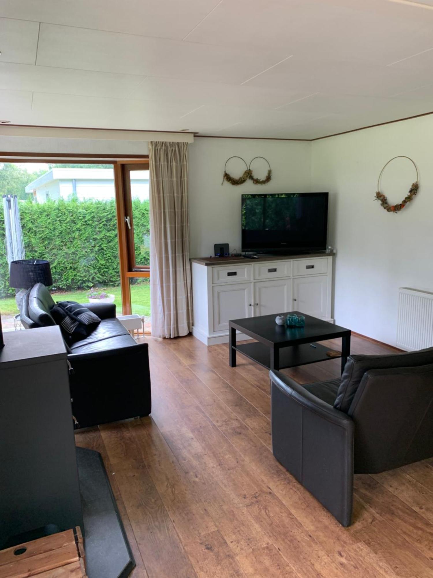 Dubbele Chalet Op Recreatiepark Topparken Op De Veluwe In Beekbergen Met Grote Vrije Tuin En Eigen Parkeerplaats Zimmer foto