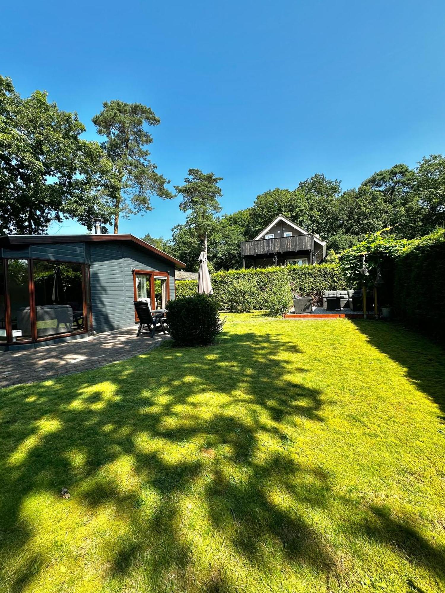 Dubbele Chalet Op Recreatiepark Topparken Op De Veluwe In Beekbergen Met Grote Vrije Tuin En Eigen Parkeerplaats Exterior foto