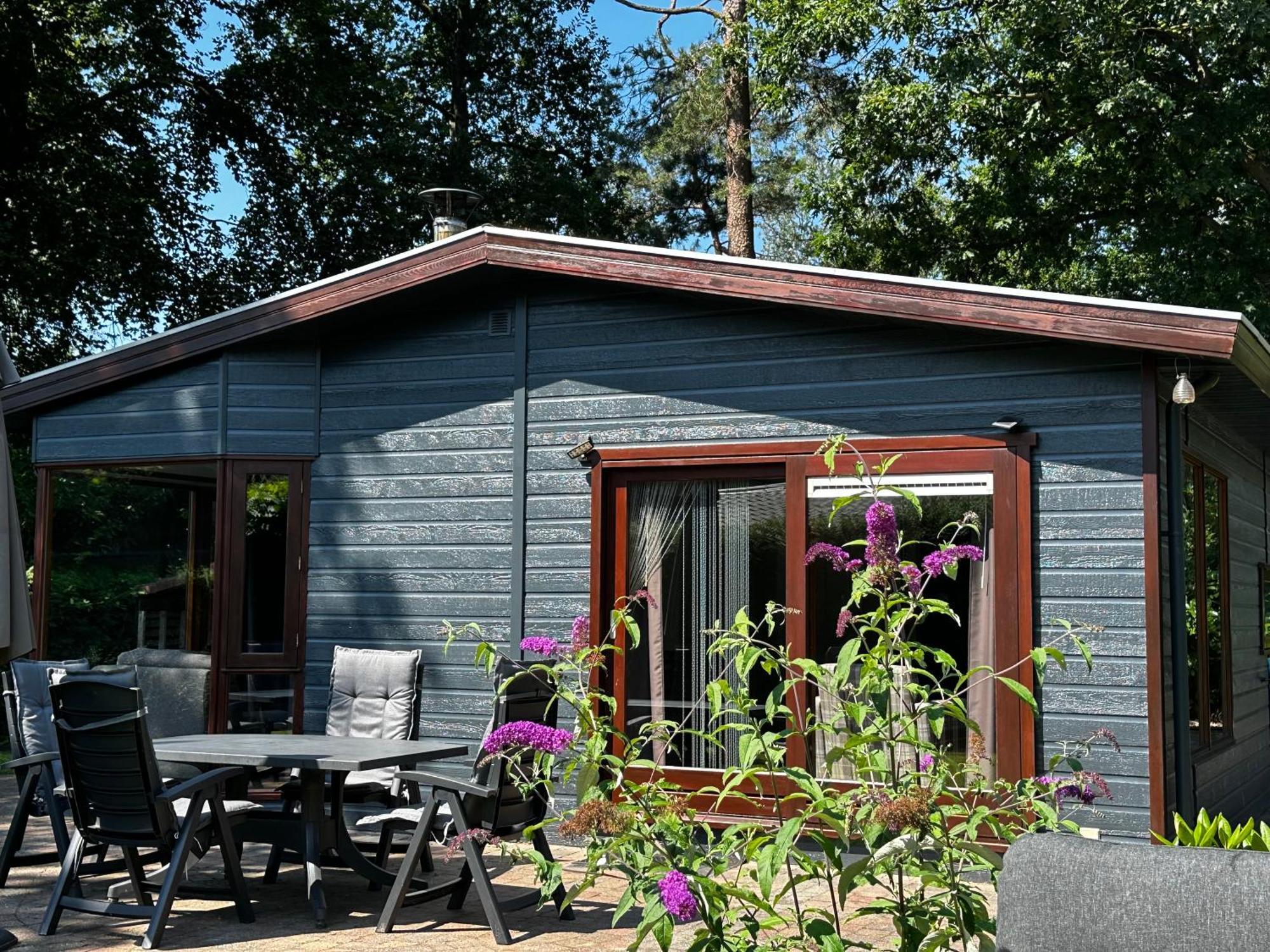 Dubbele Chalet Op Recreatiepark Topparken Op De Veluwe In Beekbergen Met Grote Vrije Tuin En Eigen Parkeerplaats Exterior foto
